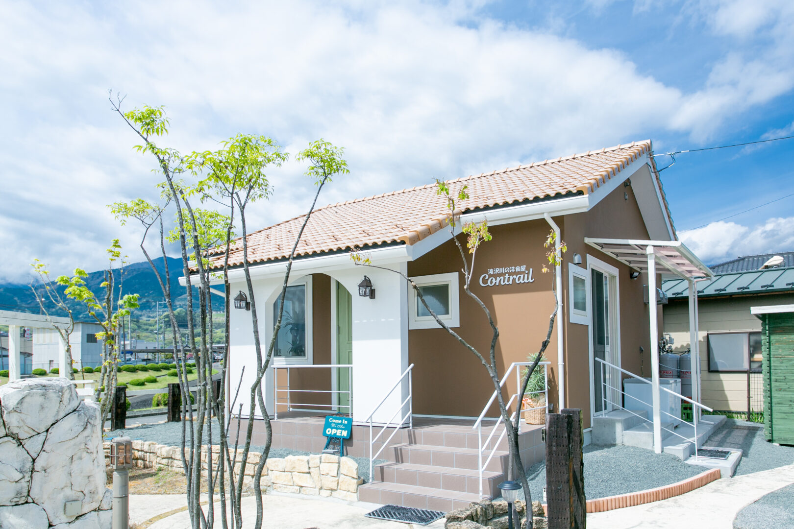 滝沢川の洋食屋 contrail